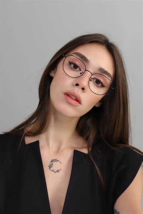 round cat eye frames